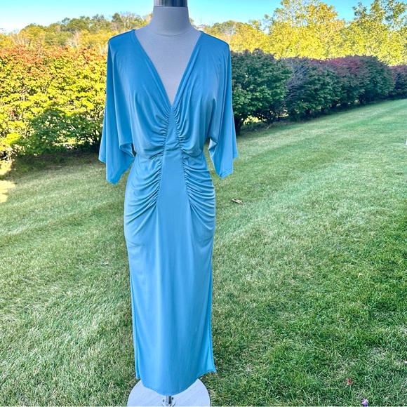 VENUS Dresses & Skirts - Venus Drape Sleeve Maxi Dress